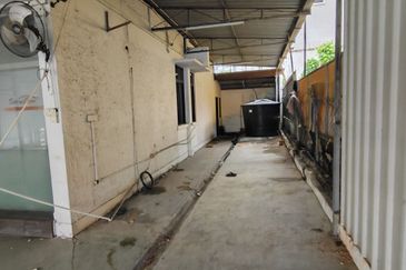 Jalan Tebrau, JOHOR BAHRU TOWN 📢 *Hot Commercial Bungalow for Rent!*  Facing Main Road