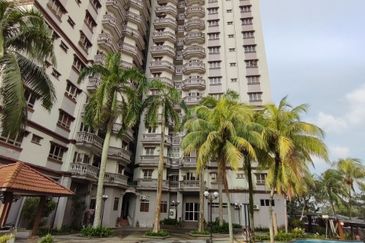Dwi Mahkota Condominium