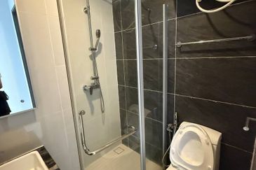 Baypoint @ Country Garden Danga Bay