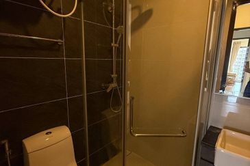 Baypoint @ Country Garden Danga Bay