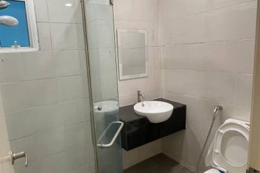 1Medini & Medini Signature