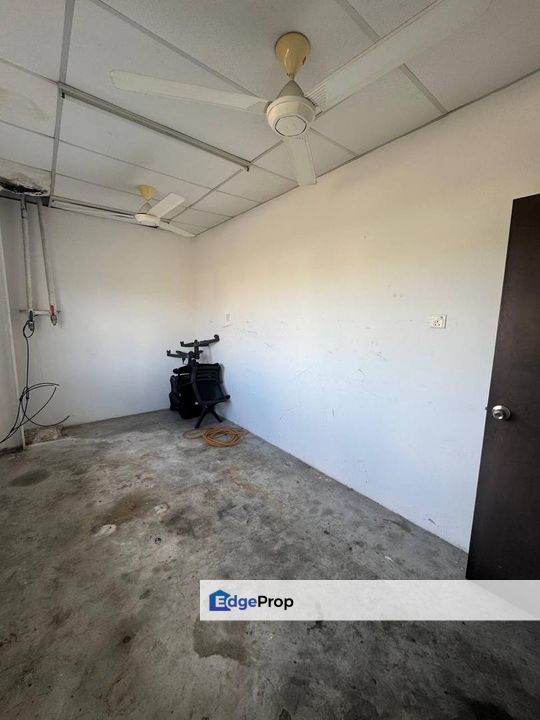 就在Giant Plentong 对面 Commercial building - Facing main road at Sri Plentong : BUA 25K SQFT - 车流量多到爆炸的地方, Johor, Johor Bahru