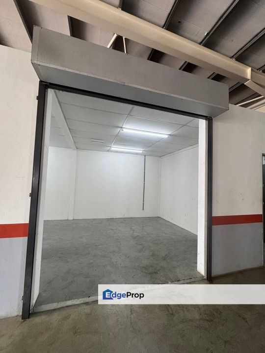 就在Giant Plentong 对面 Commercial building - Facing main road at Sri Plentong : BUA 25K SQFT - 车流量多到爆炸的地方, Johor, Johor Bahru