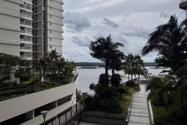 Bay Laurel @ Country Garden Danga Bay