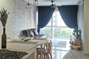 1Medini & Medini Signature