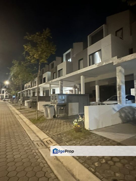  Sunway Citrine Lakehomes, Iskandar Puteri - Town House ( Lower Floor unit ) End lot   3 Bedroom  4 Bathroom, Johor, 