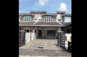 Bank Lelong Terrace House : 219, Jalan Sejati Suria 9, Taman Sejati Suria, 32000, Sitiawan, Perak