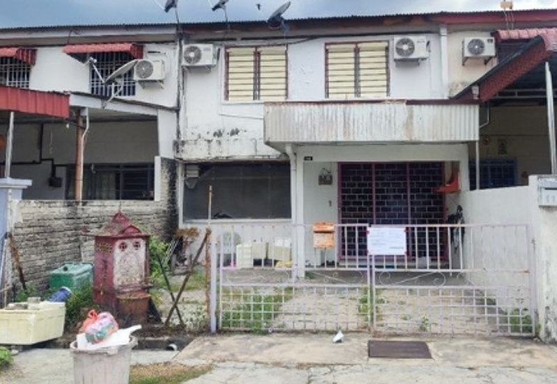 Bank Lelong Terrace House : 116, Jalan Besar, Taman Bintang, 34900, Pantai Remis, Perak