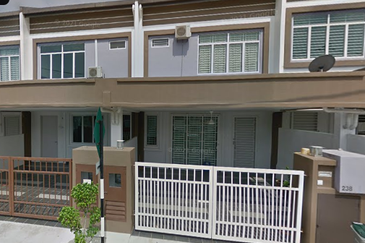 Bank Lelong Terrace House : 238, Jalan Nada Alam 3/1, Taman Nada Alam, 71700, Mantin, Negeri Sembilan