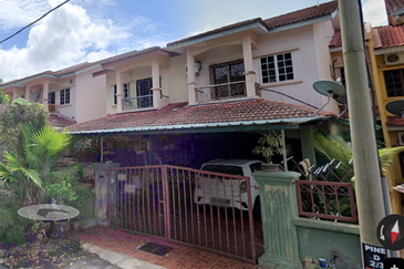 Bank Lelong Terrace House : No. 45, Jalan Pine 3, Taman Pine, 27000, Jerantut, Pahang