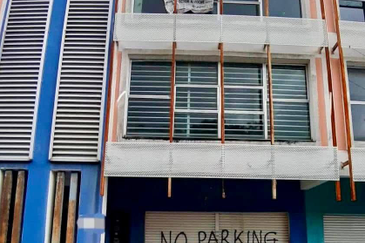 Bank Lelong Shop office : No. 16, Jalan Tasik Raja Lumu M U4/M, Seksyen U4, 40150, Shah Alam, Selangor