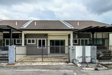 Bank Lelong Terrace House : No. 8, Lorong Lagenda 58, Bandar Lagenda Teluk Intan, 36000, Teluk Intan, Perak