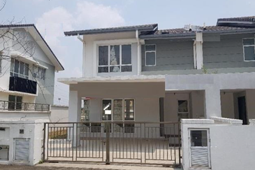 Bank Lelong Terrace House : NO.39, JALAN MA 1, TAMAN MERANTI AMAN, 47120, PUCHONG, Selangor