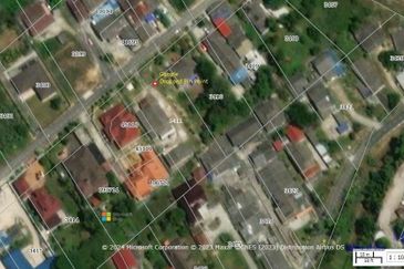 Single-Story House with Expansive Land in Kampung Kempas Baru, Johor Bahru