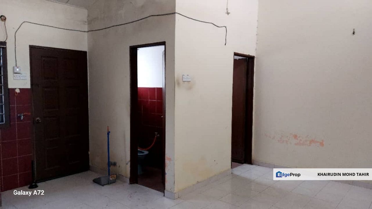 For Sale - 1 Storey End Lot House, Taman Cempaka Sari, Klang, Selangor, Klang