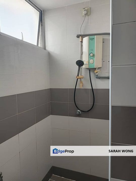 Subang SS15 -Female Master Bedroom with Private Bathroom and Fully Furnished , Selangor, Subang Jaya