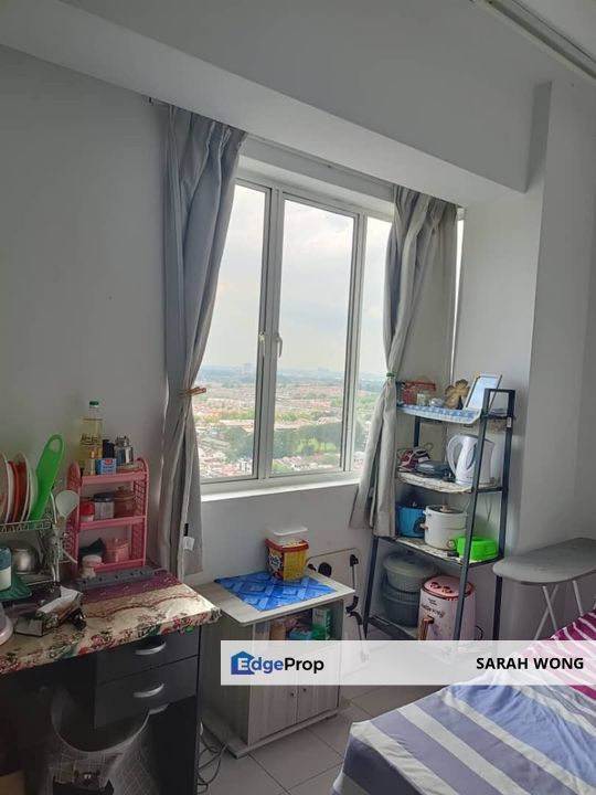 Subang SS15 -Female Master Bedroom with Private Bathroom and Fully Furnished , Selangor, Subang Jaya