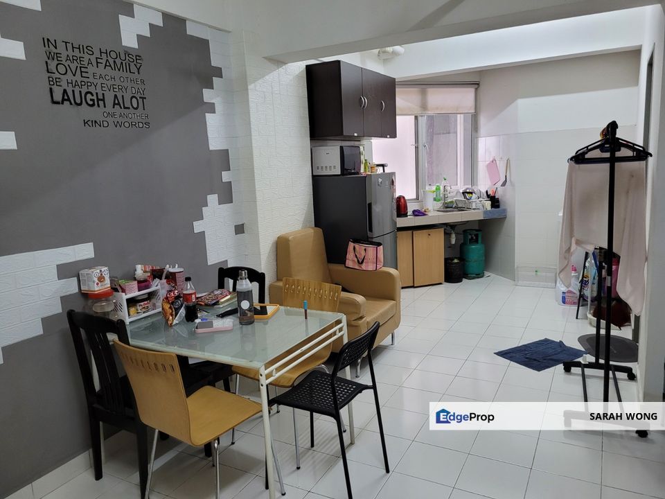 Single room Free Wifi , fully furnished , near INTI and LRT Station , Selangor, Subang Jaya