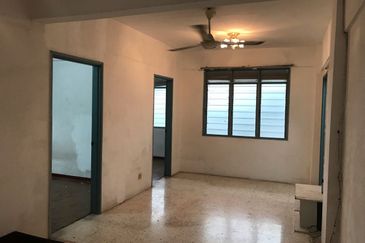 Dahlia Apartment, Putra Perdana