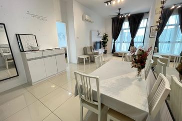 Waltz Residences Premium Renovation Unit for SALES ( 4Room + 4Bath + 2Carpark ) FREEHOLD   