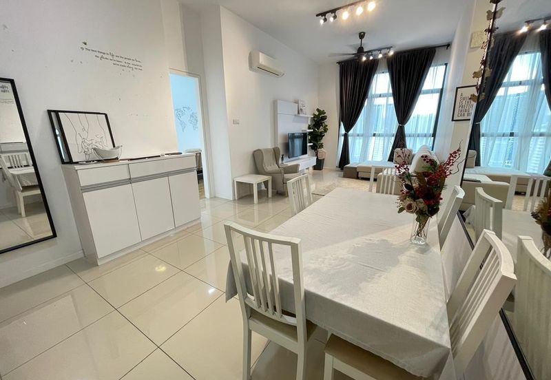 Waltz Residences Premium Renovation Unit for SALES ( 4Room + 4Bath + 2Carpark ) FREEHOLD   