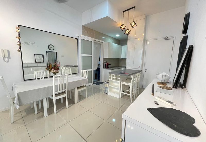 Waltz Residences Premium Renovation Unit for SALES ( 4Room + 4Bath + 2Carpark ) FREEHOLD   