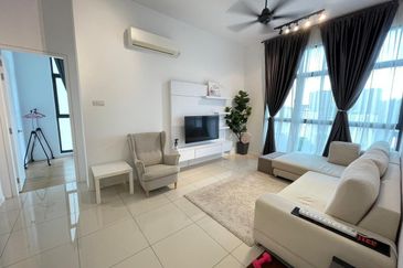 Waltz Residences Premium Renovation Unit for SALES ( 4Room + 4Bath + 2Carpark ) FREEHOLD   