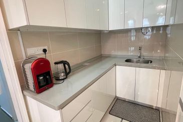 Waltz Residences Premium Renovation Unit for SALES ( 4Room + 4Bath + 2Carpark ) FREEHOLD   