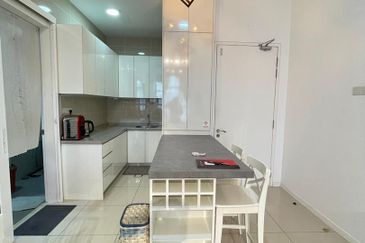 Waltz Residences Premium Renovation Unit for SALES ( 4Room + 4Bath + 2Carpark ) FREEHOLD   
