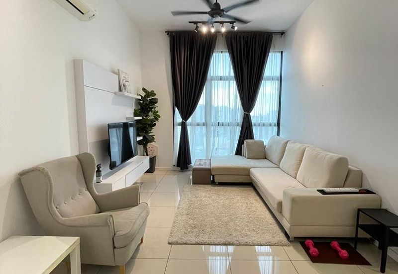 Waltz Residences Premium Renovation Unit for SALES ( 4Room + 4Bath + 2Carpark ) FREEHOLD   