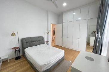 Waltz Residences Premium Renovation Unit for SALES ( 4Room + 4Bath + 2Carpark ) FREEHOLD   