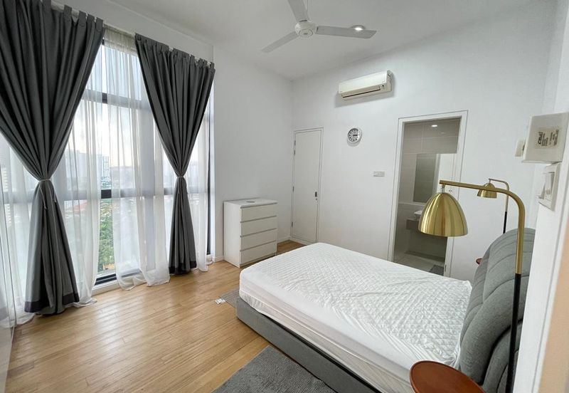 Waltz Residences Premium Renovation Unit for SALES ( 4Room + 4Bath + 2Carpark ) FREEHOLD   