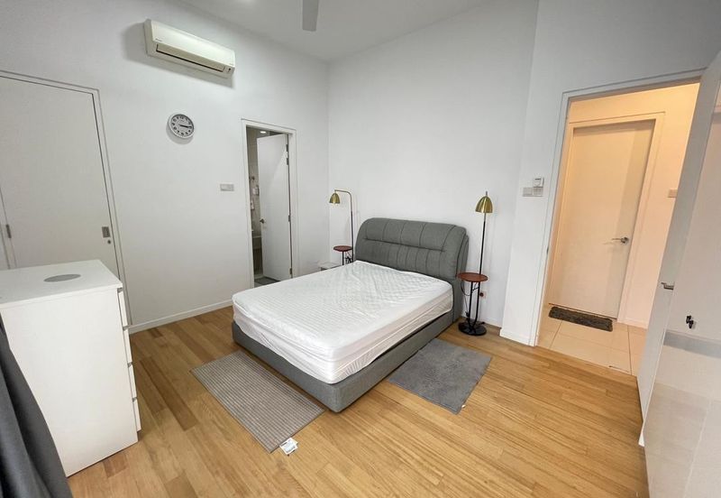 Waltz Residences Premium Renovation Unit for SALES ( 4Room + 4Bath + 2Carpark ) FREEHOLD   