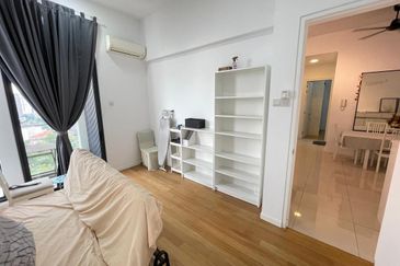 Waltz Residences Premium Renovation Unit for SALES ( 4Room + 4Bath + 2Carpark ) FREEHOLD   