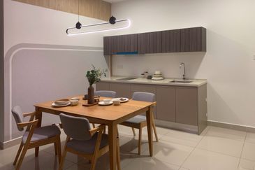 Henna Residence @ The Quartz