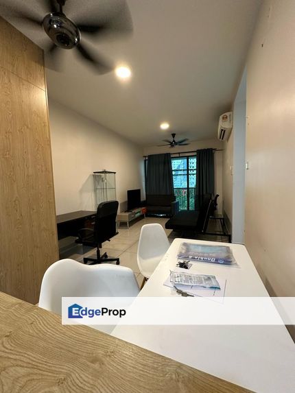Fully furnished kl traders square for sell low depo facing pool cash back, Kuala Lumpur, Gombak
