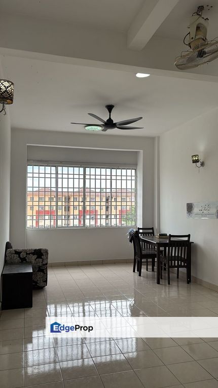 Partially furnished sri kejora for rent 2 parking high floor, Selangor, Subang Bestari