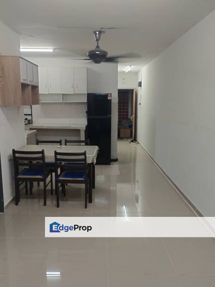 Partially furnished Lestari apartment full tiles block b with lift, Selangor, Damansara Damai