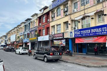 Jalan Pegawai