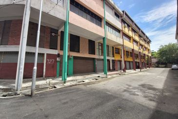 Jalan Seberang Perak