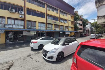 Jalan Seberang Perak