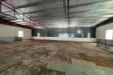 Big Land Warehouse with 3 Storey Office Building Jitra Kedah For Rent