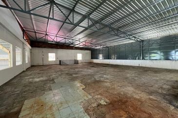 Big Land Warehouse with 3 Storey Office Building Jitra Kedah For Rent