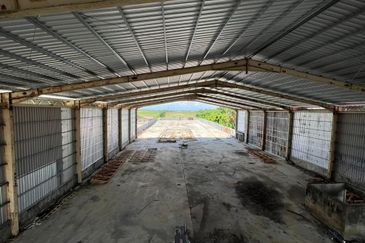 Big Land Warehouse with 3 Storey Office Building Jitra Kedah For Rent