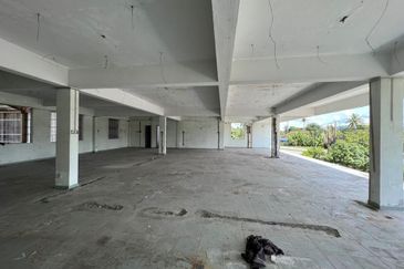 Big Land Warehouse with 3 Storey Office Building Jitra Kedah For Rent