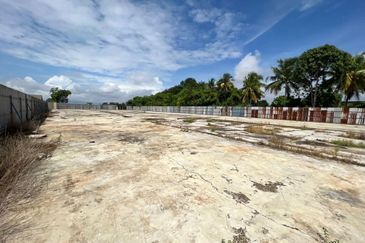 Big Land Warehouse with 3 Storey Office Building Jitra Kedah For Rent