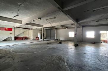 Big Land Warehouse with 3 Storey Office Building Jitra Kedah For Rent