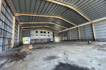 Big Land Warehouse with 3 Storey Office Building Jitra Kedah For Rent