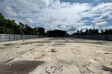 Big Land Warehouse with 3 Storey Office Building Jitra Kedah For Rent