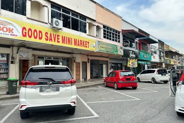 Facing Road 2 Storey Shoplot Taman Suria Jalan Hospital Pekan Jitra For Sale